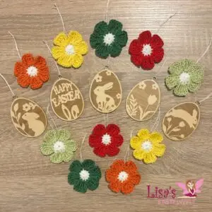 Gehäkelte Blumen und Holzeier – 15er-Set