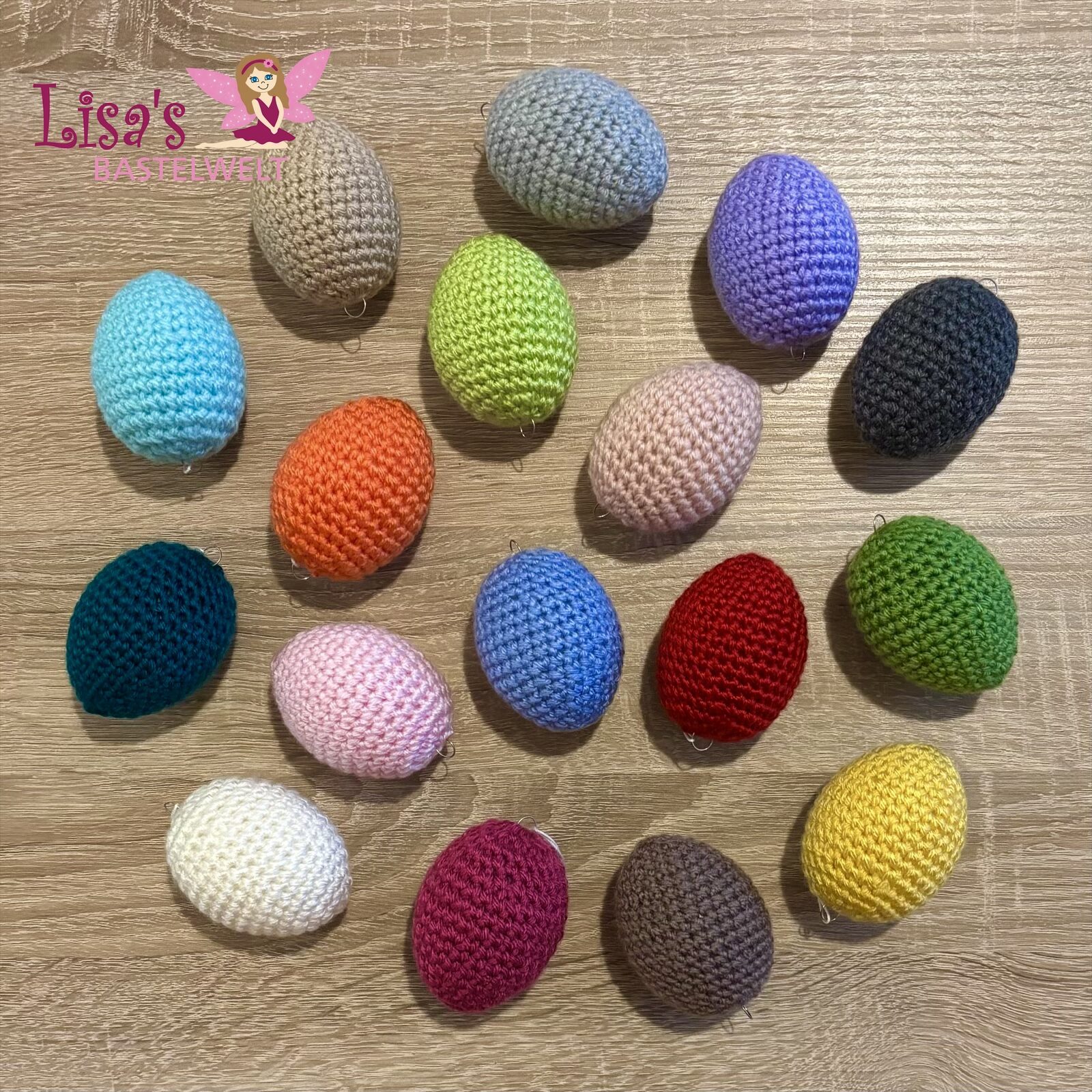 Gehäkeltes Ei mit Schnur zum Aufhängen