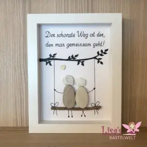 Steinbild „Paar auf Schaukel“